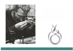 Artisanat d'art montrant un pendentif mère et enfant abstrait en argent 925 poli