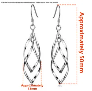 Détail des boucles d'oreilles pendantes en argent S925 avec dimensions 50mm sur 13mm