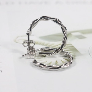Klassieke S925 sterling zilveren gedraaide touw oorringen met vlindersluiting