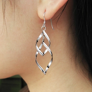 Élégantes boucles d'oreilles pendantes en argent fin S925 avec pampille feuille moderne