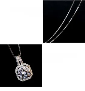 Vue macro de l'argent S925 poli et du pendentif carré en zircone cubique avec halo