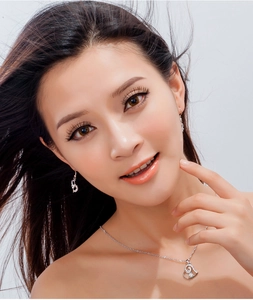 Fashionable S925 sterling silver heart-shaped necklace and earrings jewelry set for women