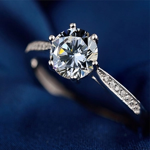 Elegant S925 silver six-prong ring with a 1-carat brilliant moissanite diamond stone