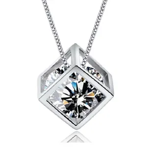 Collier élégant en argent sterling S925 avec pendentif cube et pierre de zircon ronde