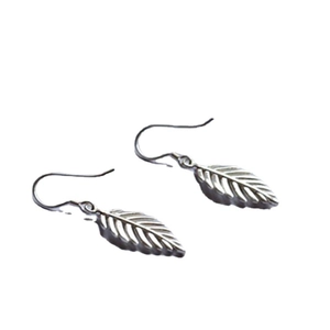 Boucles d'oreilles élégantes en argent s925 avec motif feuille et design de plumes