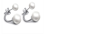 Vue détaillée des boucles d'oreilles doubles perles en argent S925 avec perles asymétriques