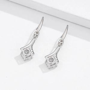 Élégantes boucles d'oreilles en argent S925 avec zircons ronds et détails pavés