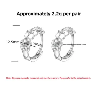 Detail view of 925 sterling silver flower earrings with zircon, size 12.5mm and 2.2g weight