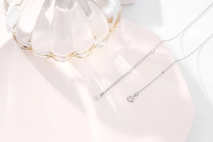 Macro shot of S925 sterling silver chain with lobster clasp and adjustable extension link