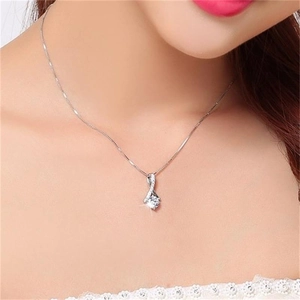 Elegant S925 sterling silver necklace with twisted pendant and clear cubic zirconia diamond