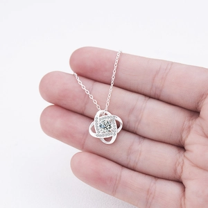925 Sterling Silver Eternal Heart Knot Pendant Necklace For Women Elegant Clover Design Cubic Zirconia Inlaid Luxury Jewelry Gift