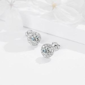 Sparkling S925 sterling silver halo stud earrings with round cubic zirconia stones