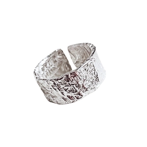 Bague ouverte en argent 925 à texture de vague irrégulière et surface de lave