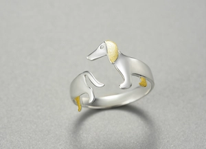 Detail of dachshund puppy ring showing bicolor plating and adjustable open band design