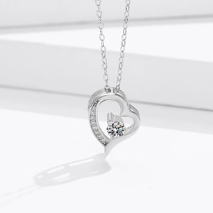S925 sterling zilveren hartvormige hanger ketting met fonkelende kristallen en middensteen