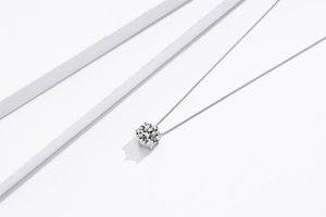 Close-up of S925 silver six-claw crown necklace with brilliant AAAA cubic zirconia