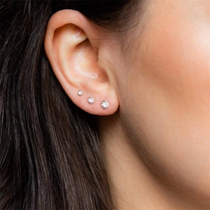 Three-piece set of S925 sterling silver rose gold round-cut zircon stud earrings on ear