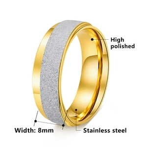 Bague homme 8mm en acier inoxydable bicolore avec centre mat et bords dorés