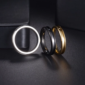 Edelstahlringe mit matter Mittelnut in Silber, Gold und Schwarz, polierte Kanten