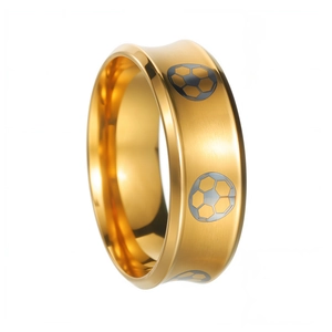 Macro dell'anello in acciaio inossidabile dorato da 8mm con motivi di calcio e spazzolatura