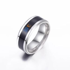Close-up of smart temperature ring showing 39 degrees Celsius on black display band