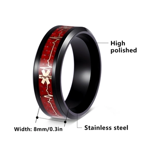 Bague 8mm en acier inoxydable noir poli avec insert rouge en carbone et motif médical ECG