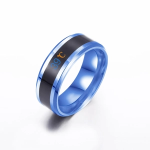 Detail view of thermochromic stainless steel ring displaying 39 degrees Celsius