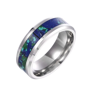 Bague en acier titane poli avec incrustations de motifs en turquoise et opale naturelle