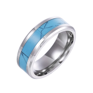 Bague moderne en acier titane avec incrustation de turquoise verte, fini argenté