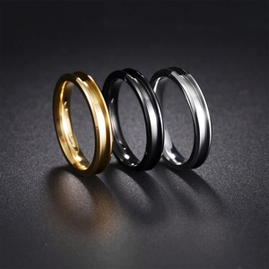 Minimalistische Edelstahlringe mit Rille in Gold, Schwarz und Silber, hochglanzpoliert