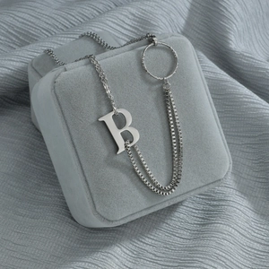 Chic collier à plusieurs rangs en acier inoxydable argenté avec pendentif lettre B