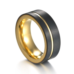 Bague pour homme de 8mm en acier inoxydable brossé noir et plaqué or poli