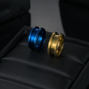 Bagues industrielles en acier inoxydable bleu et or avec bords moletés texturés