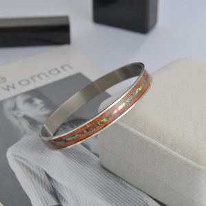 Bracciale in acciaio al titanio con inserti in legno naturale e conchiglia abalone