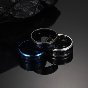 Anelli in acciaio inossidabile termosensibili nero, blu e argento con testo Her King