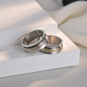 Minimalist 8mm spinning titanium steel rings with brushed finish and rotatable bands