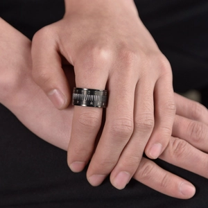 Bague rotative homme en acier inoxydable noir avec graduations métriques blanches