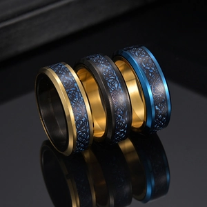 Bagues dragon celtique bicolores de 8 mm en acier titane or, noir et bleu