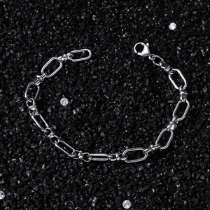 Bracciale da uomo hip hop in acciaio inossidabile a maglie ovali su pietra scura