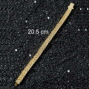 Vue détaillée d'un bracelet fishtail doré de 20,5 cm avec zircons pour le style hip-hop