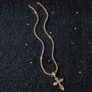 Collier pendentif croix hip hop doré avec chaîne tennis et pavage complet de diamants