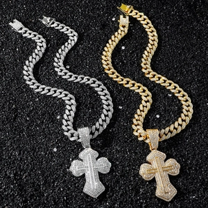 Collane con ciondolo a croce hip hop in oro e argento con catene cubane ghiacciate e diamanti