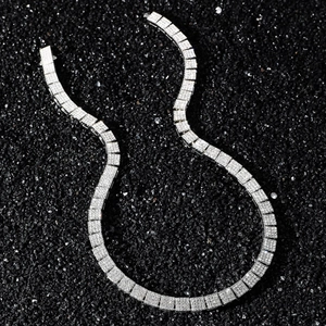 Collier de tennis à maillons carrés argentés style hip hop pour hommes avec pavé de cristaux