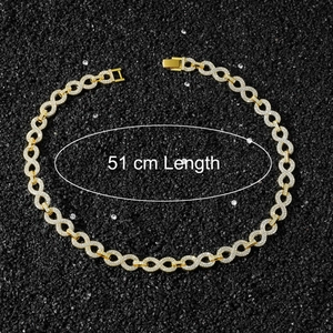 Detail der 51cm Hip Hop Unendlichkeitshalskette mit Goldbeschichtung und Kristallen