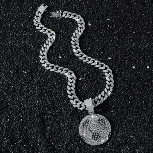 Collier hip hop argenté pour homme avec pendentif football et chaîne cubaine glacée