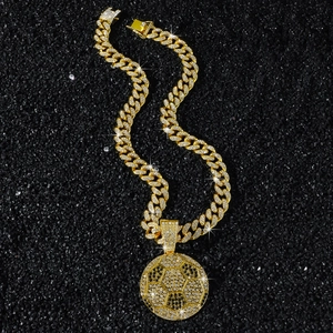 Collier hip hop pour homme avec chaîne cubaine dorée et pendentif ballon de foot