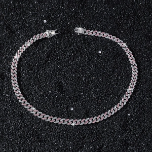 Collier chaîne Cuban link 9mm pour femme avec strass roses et blancs étincelants