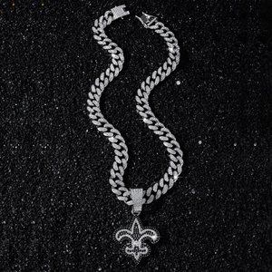 Hip-Hop-Kubanerkette mit schwarz-weißem Fleur-de-lis-Anhänger und Vollbesatz