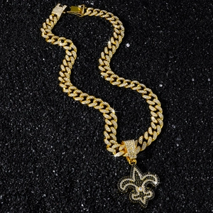 Hip-Hop-Halskette aus Gold mit kubanischem Gliederarmband und Fleur-de-lis-Anhänger