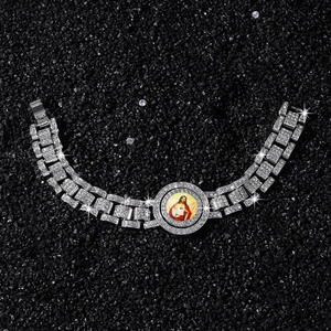 Bracelet chaîne serti de strass avec pendentif religieux central de Jésus-Christ